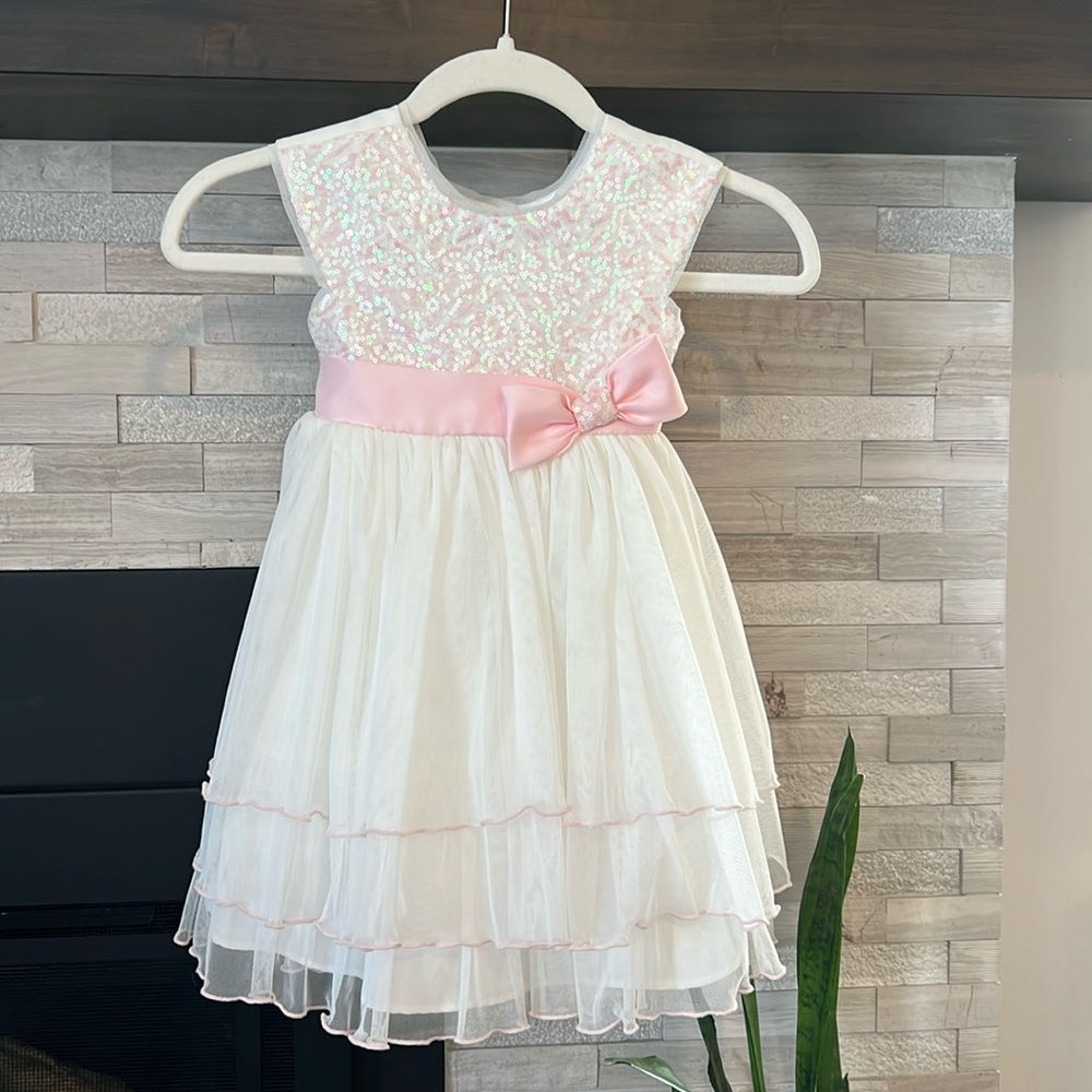 Jona Michelle. Light pink and white Easter / Flower Girl dress. Size 3T. NWOT.